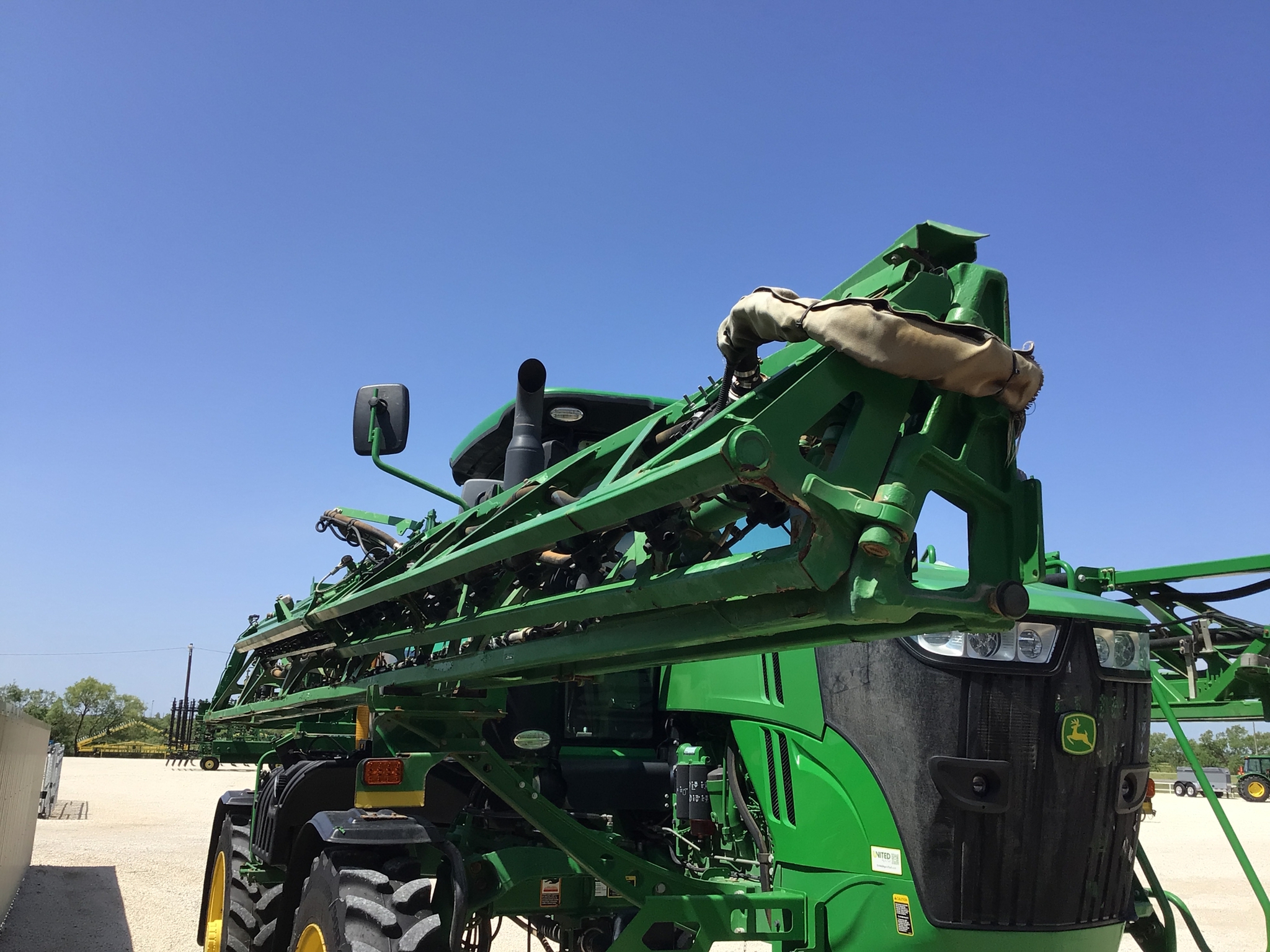 2018 John Deere R4038 Image 12