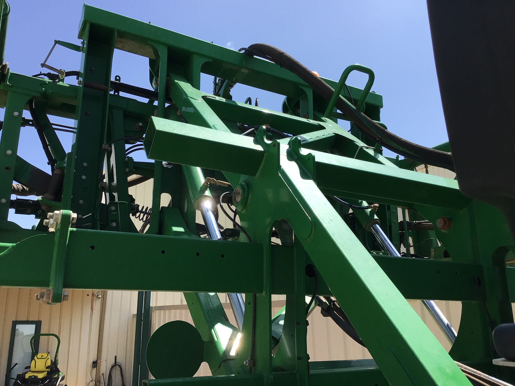 2018 John Deere R4038 Image 22