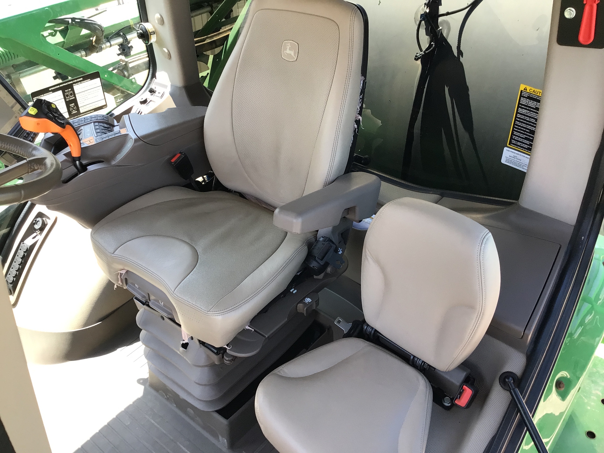 2018 John Deere R4038 Image 31