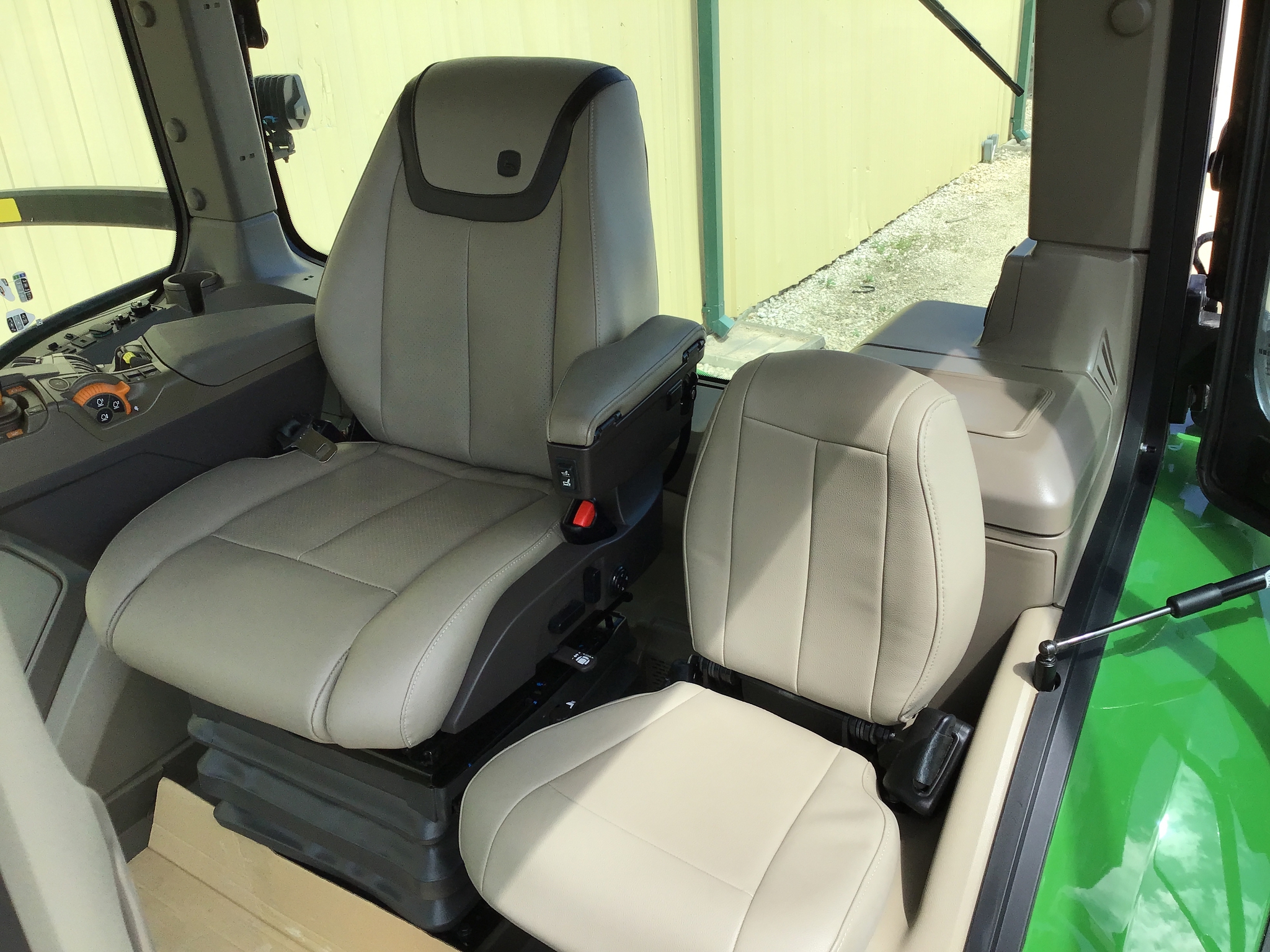2024 John Deere 8R 370 Image 12