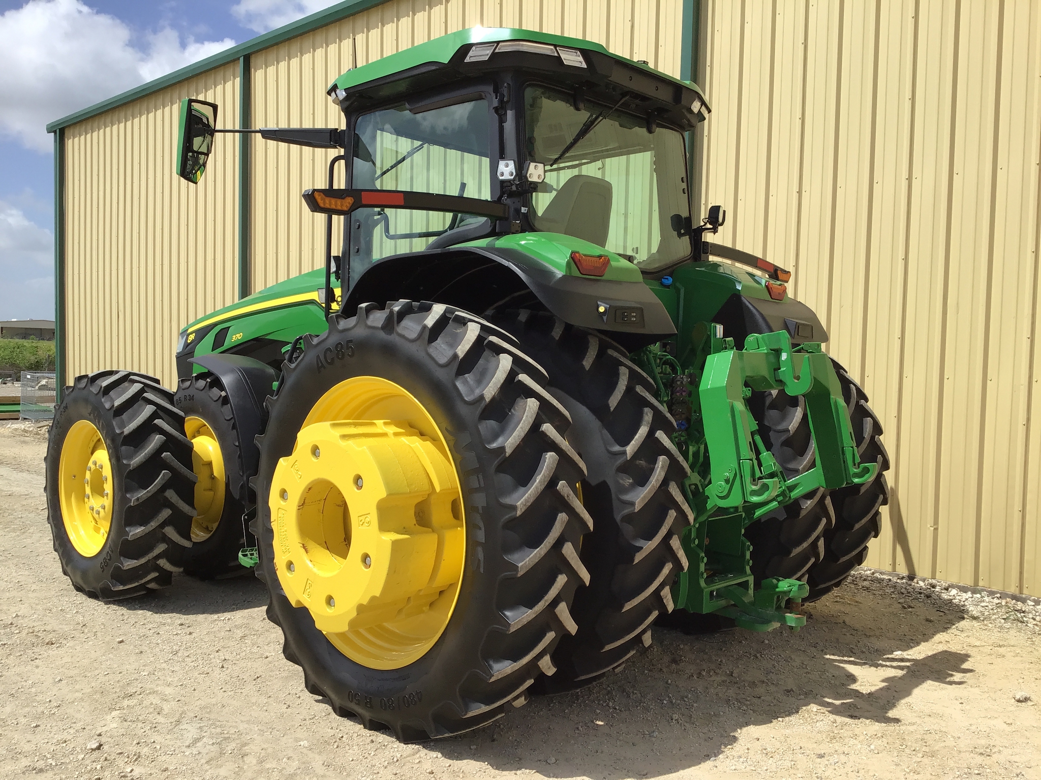 2024 John Deere 8R 370 Image 8