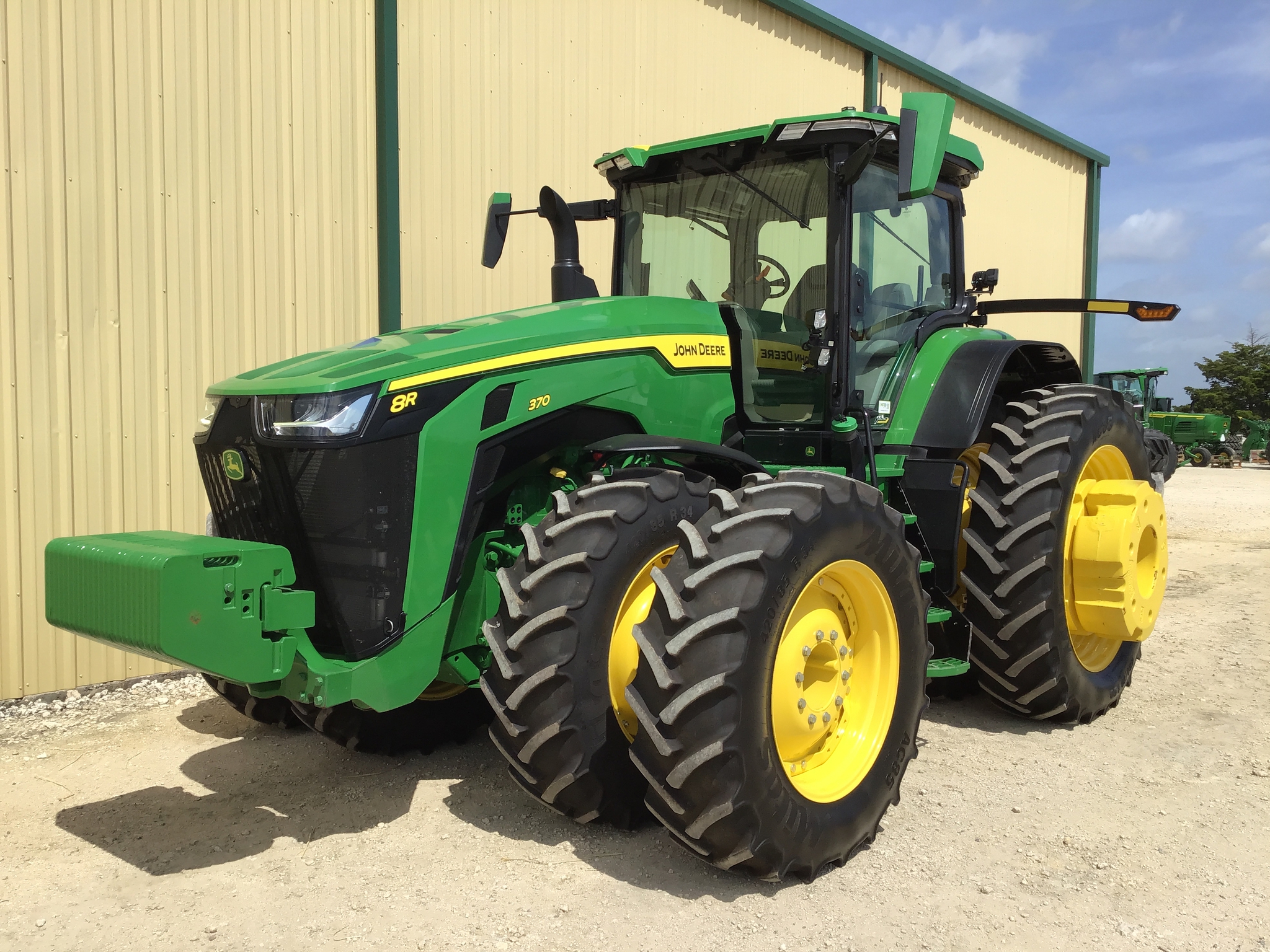 2024 John Deere 8R 370 Image 2