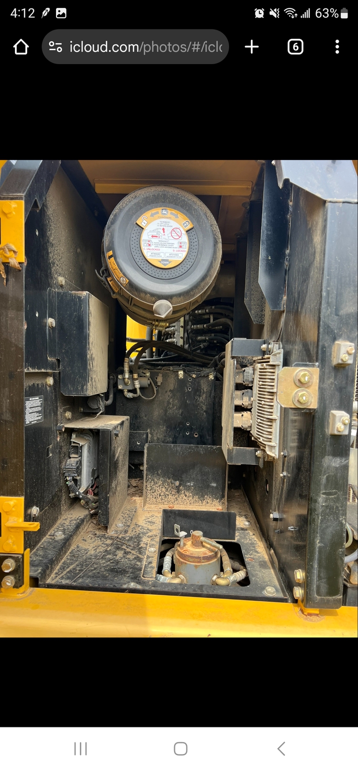 2018 John Deere 210G LC Image 11
