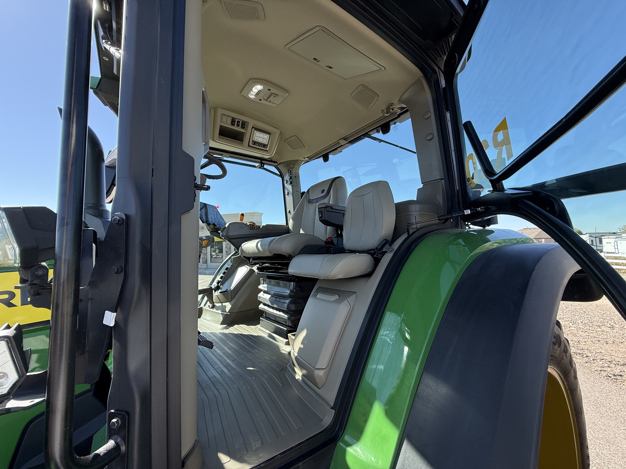 2024 John Deere 8R 230 Image 9