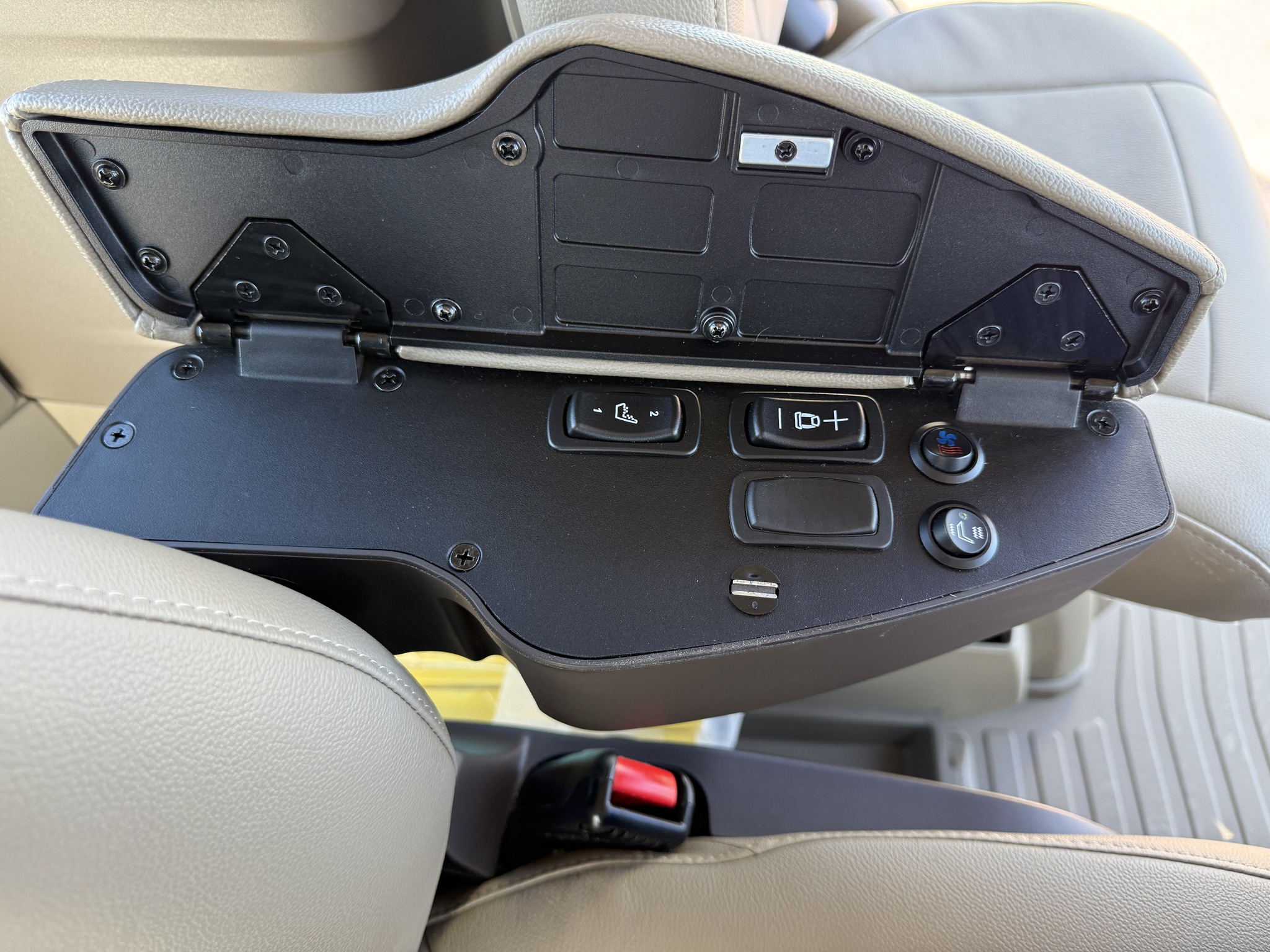 2024 John Deere 8R 230 Image 15