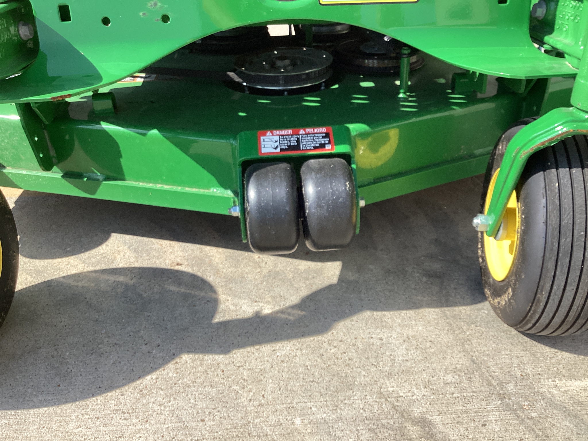2025 John Deere Z930M Image 9