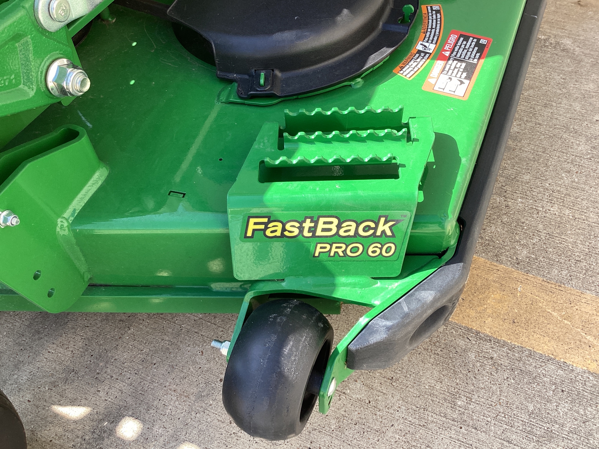 2025 John Deere Z930M Image 10