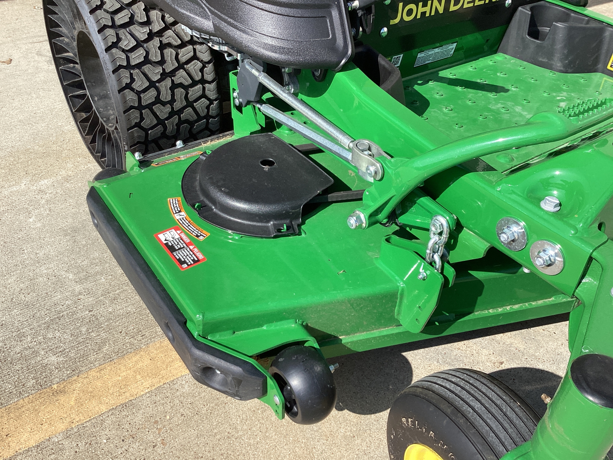 2025 John Deere Z930M Image 11