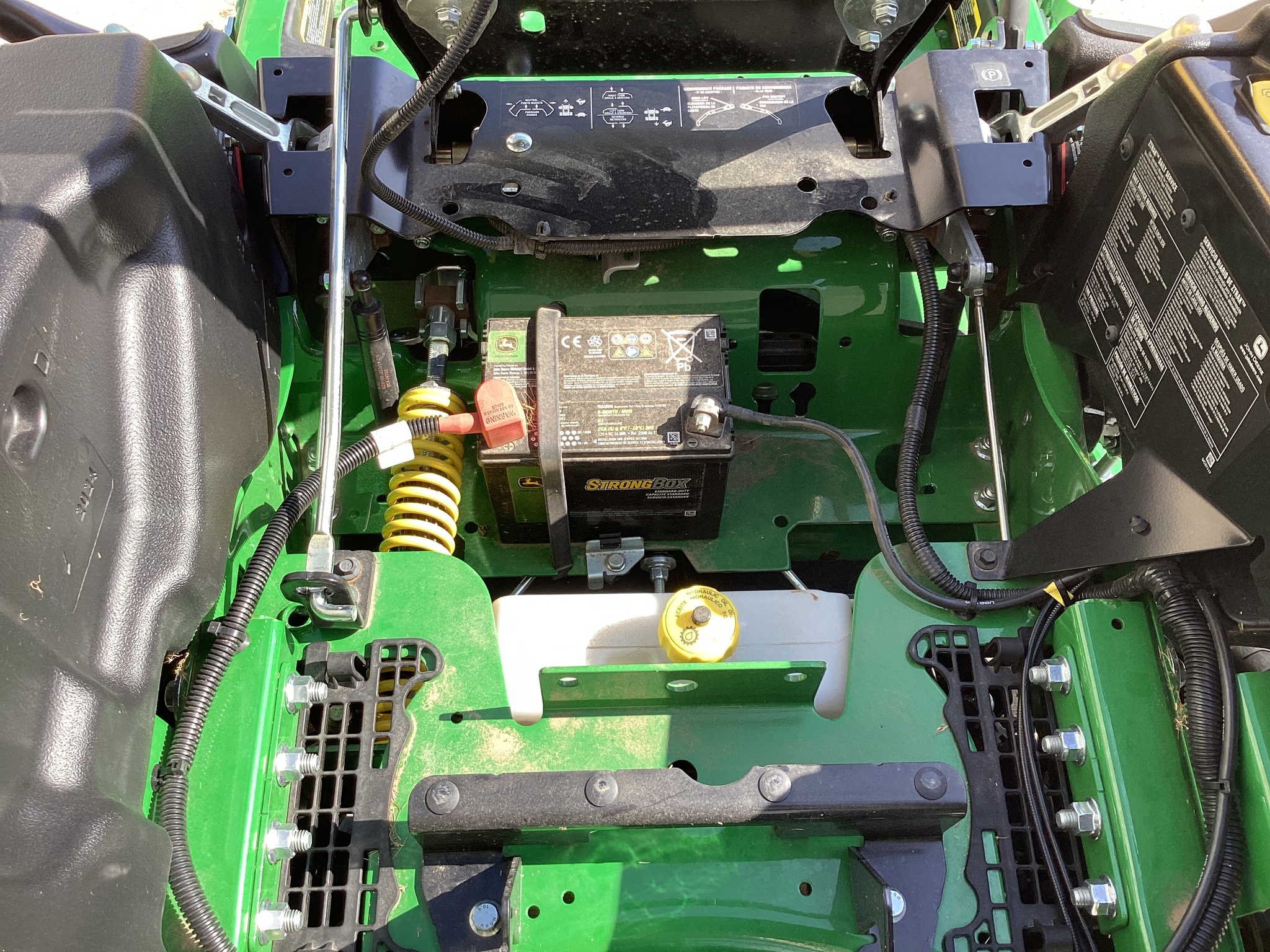 2025 John Deere Z930M Image 12