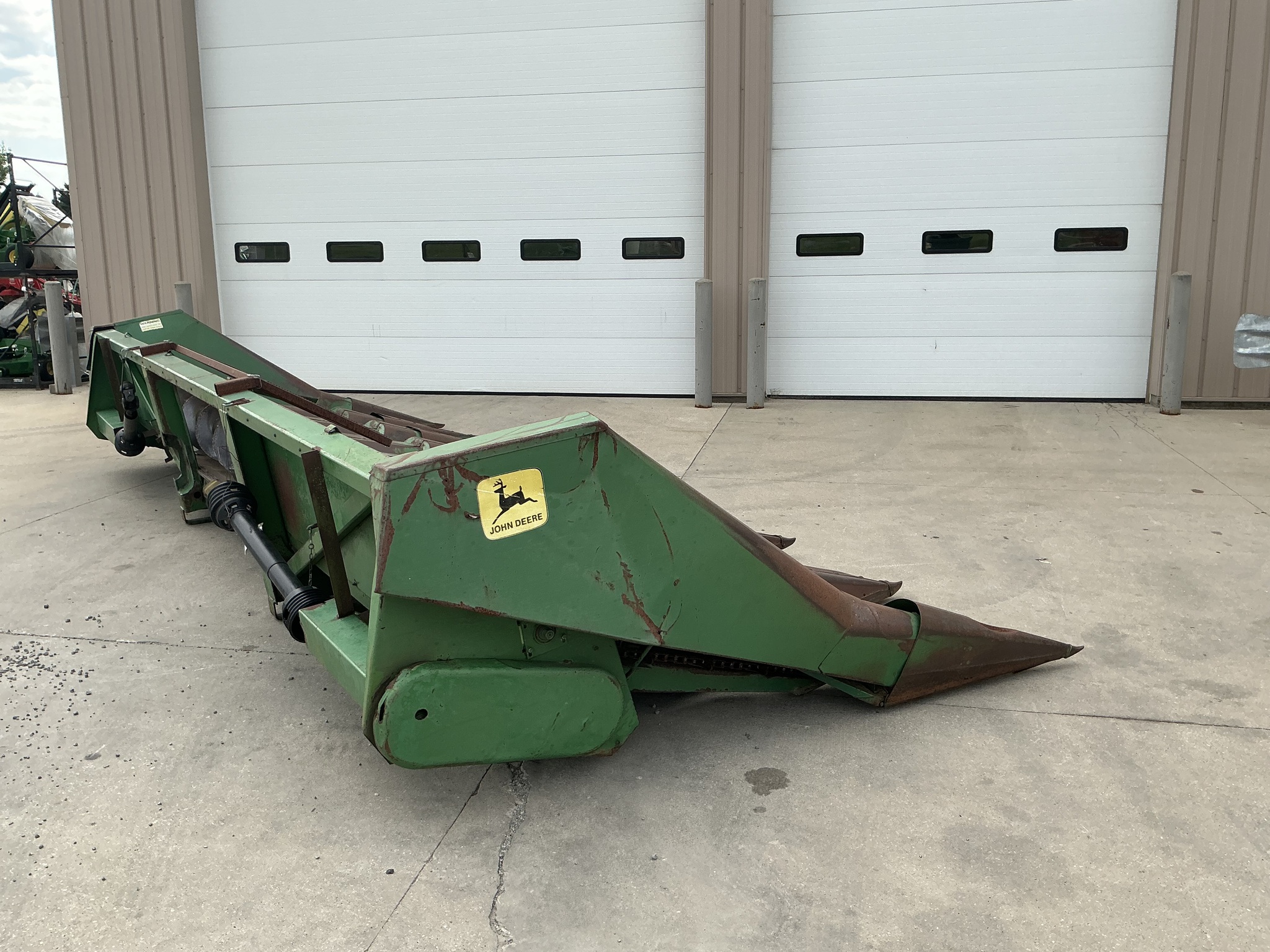 1976 John Deere 843 Image 1
