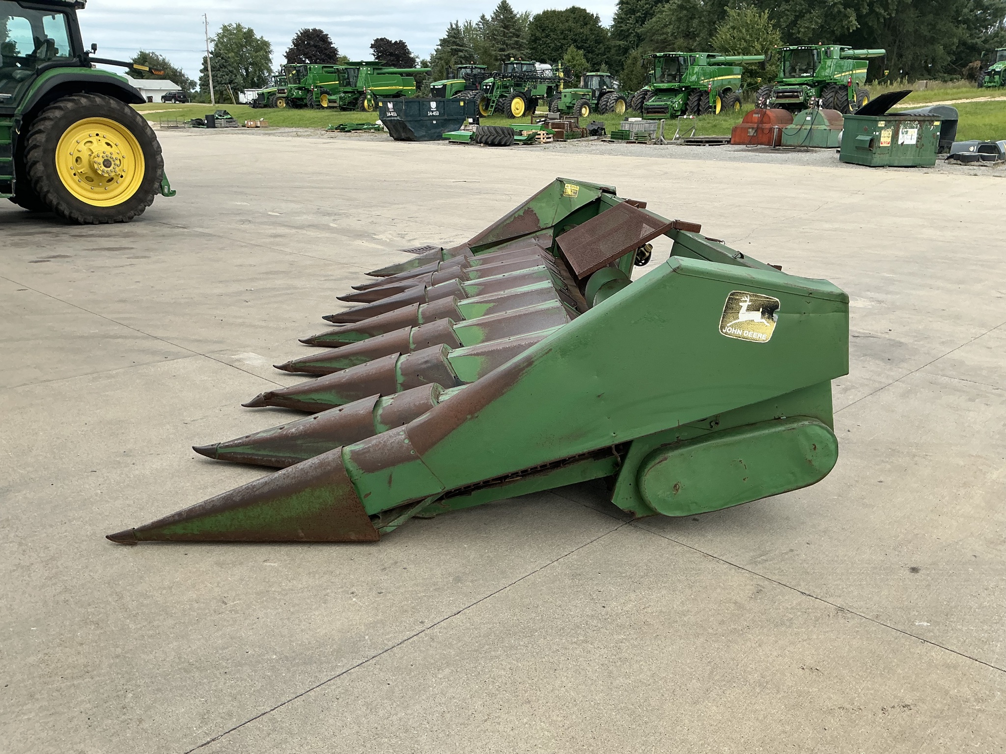 1976 John Deere 843 Image 6