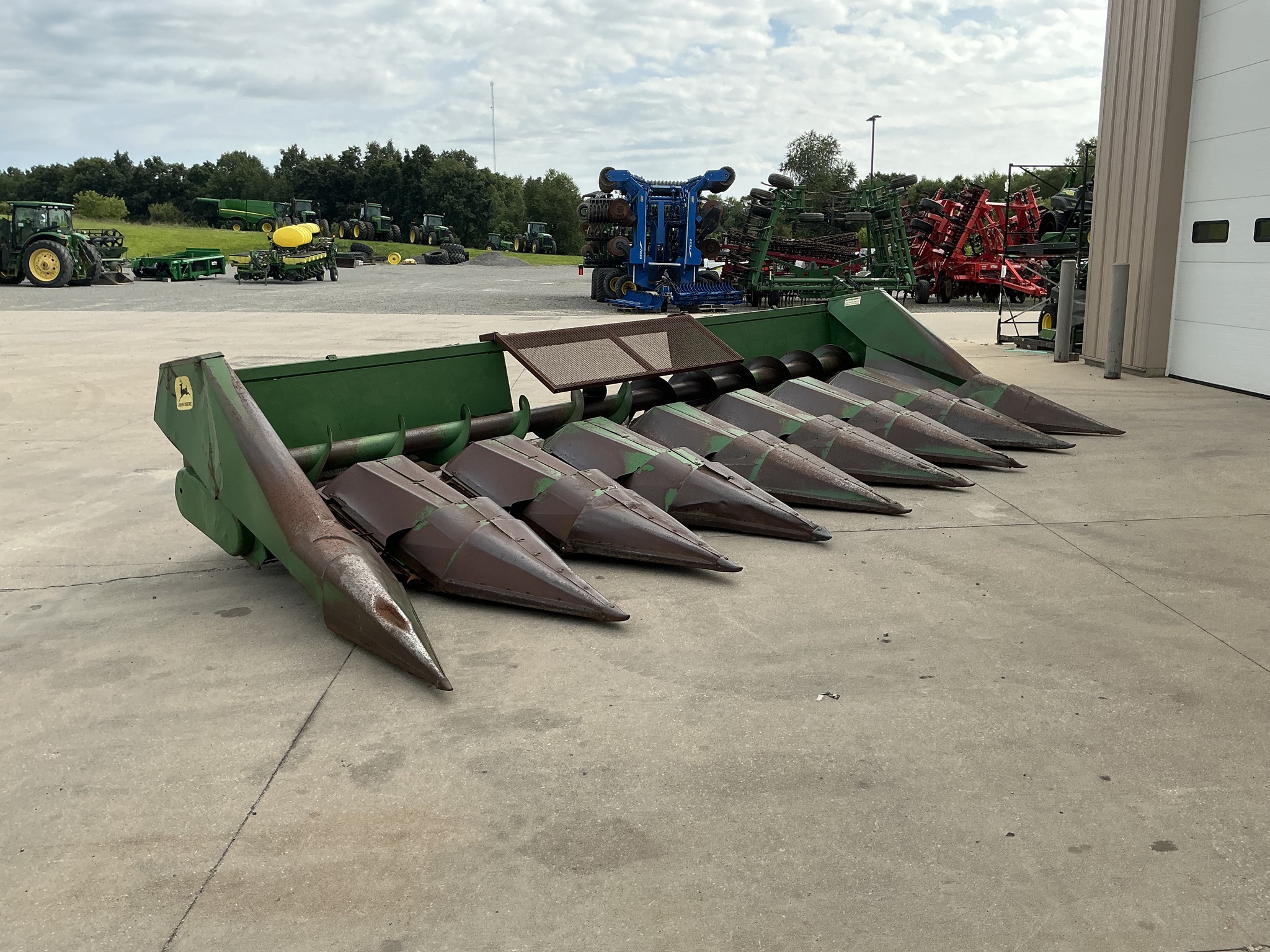 1976 John Deere 843 Image 7