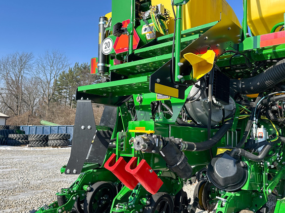 2025 John-Deere 1775NT