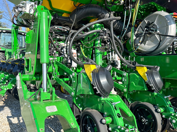 2025 John-Deere 1775NT