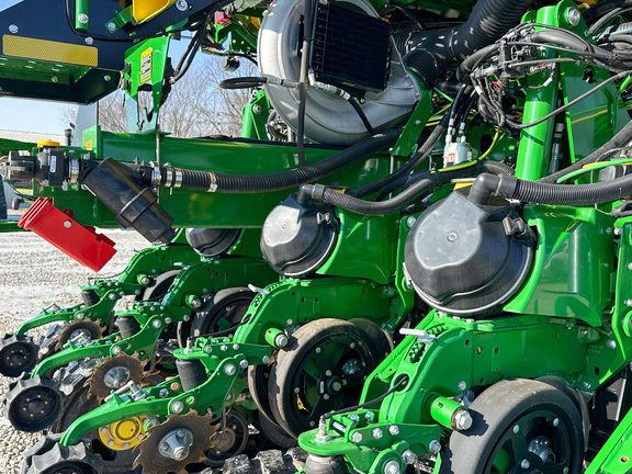 2025 John-Deere 1775NT