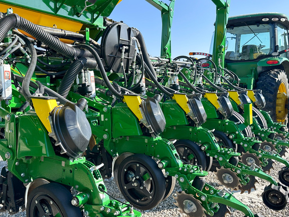 2025 John-Deere 1775NT