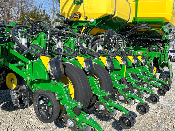 2025 John-Deere 1775NT