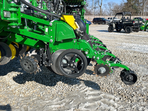 2025 John-Deere 1775NT