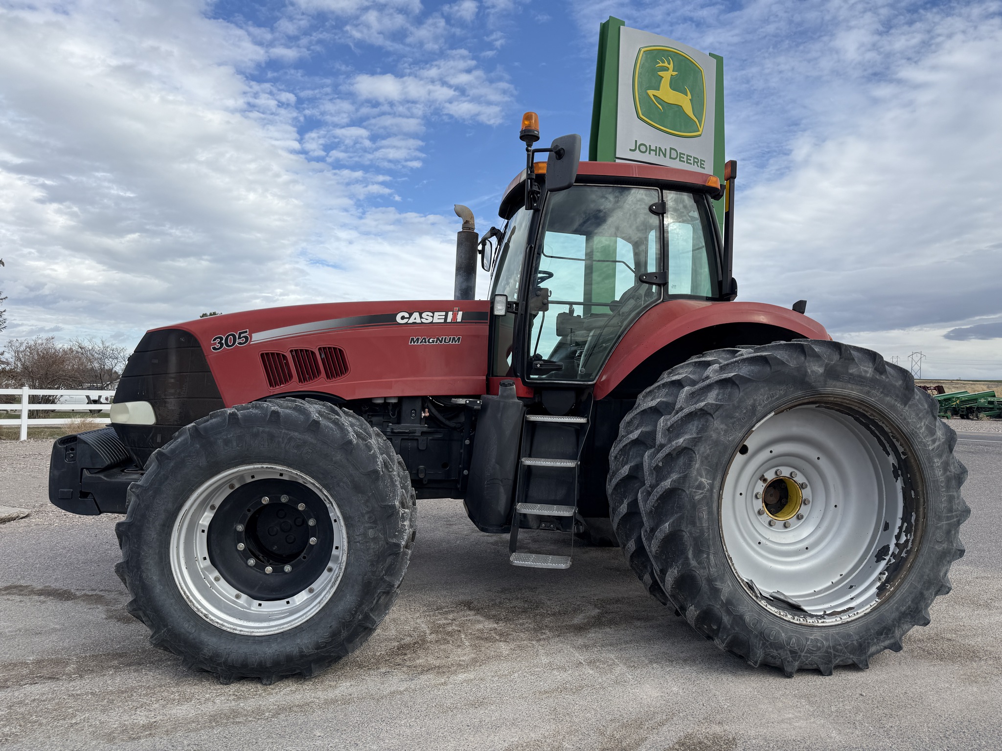 2010 Case IH Magnum 305 Image 2