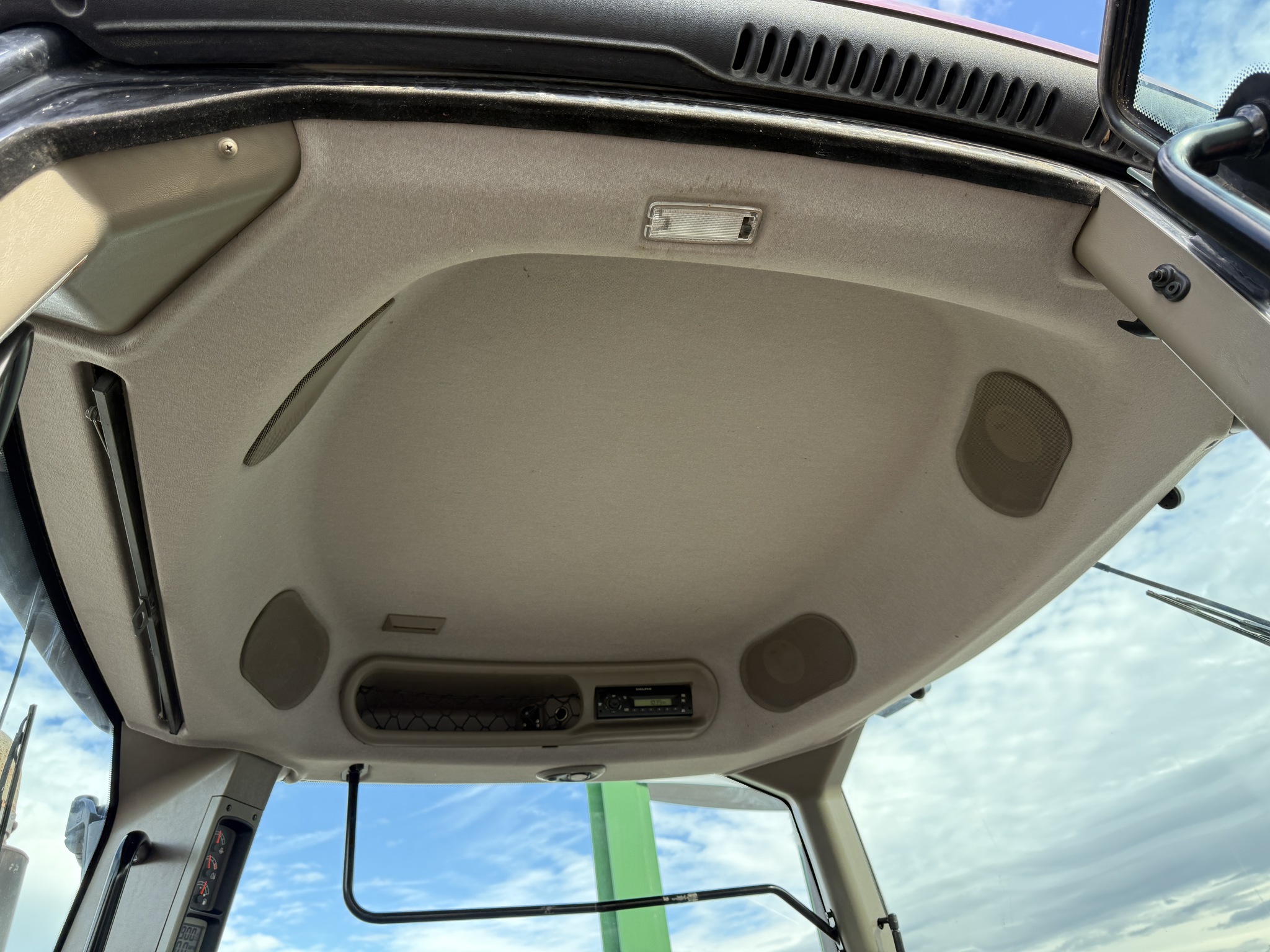 2010 Case IH Magnum 305 Image 10