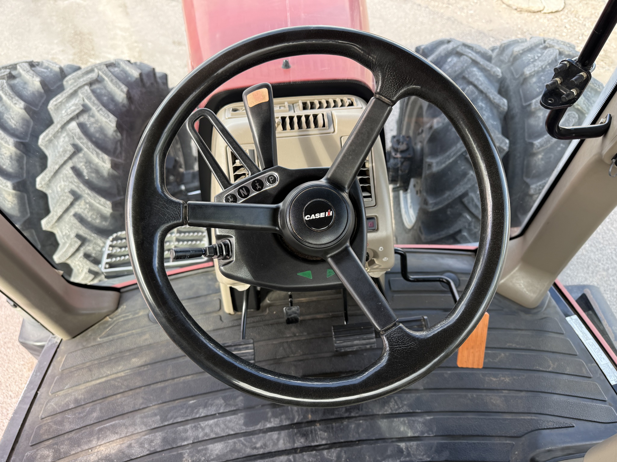 2010 Case IH Magnum 305 Image 11