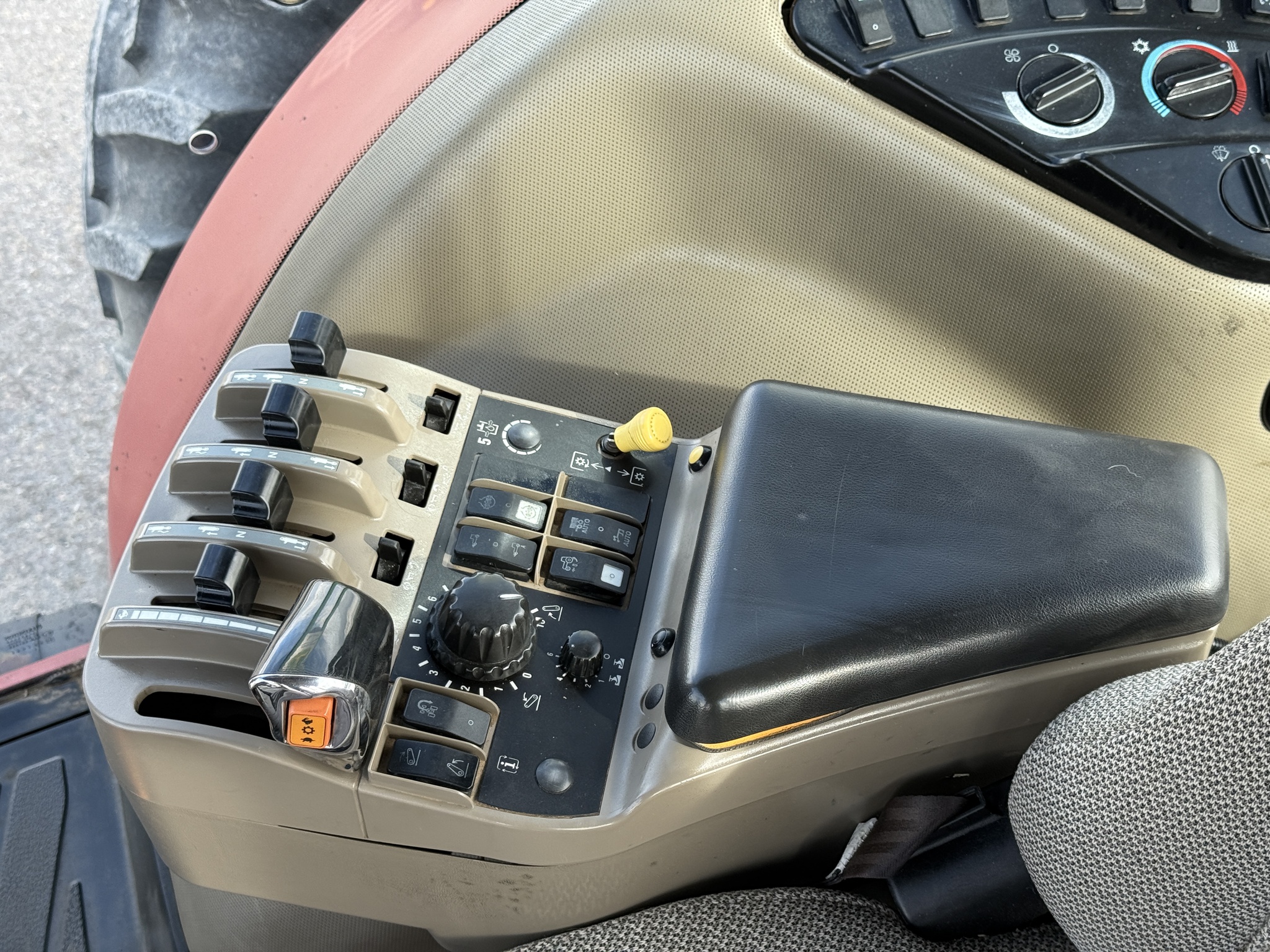 2010 Case IH Magnum 305 Image 14