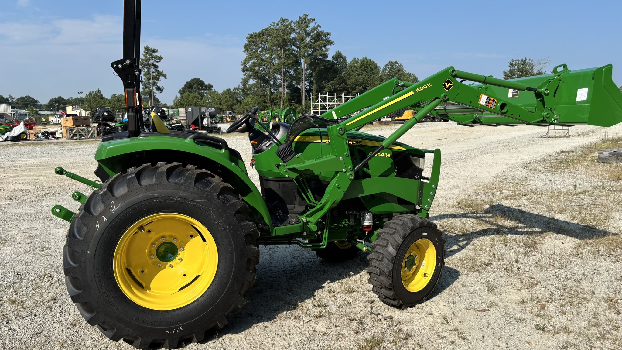 2025 John Deere 4044M Image 4