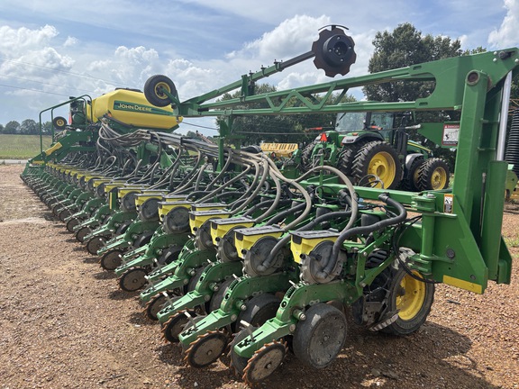 Photo of 2018 John Deere DB60