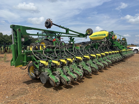 Photo of 2018 John Deere DB60
