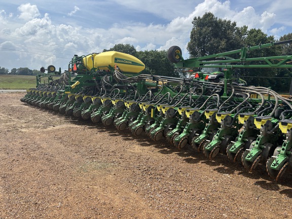 Photo of 2018 John Deere DB60