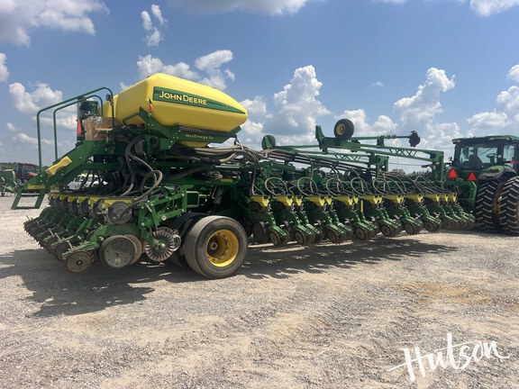 Photo of 2018 John Deere DB60