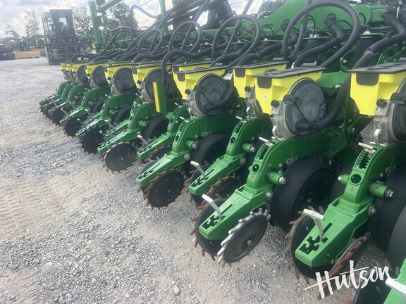 Photo of 2018 John Deere DB60
