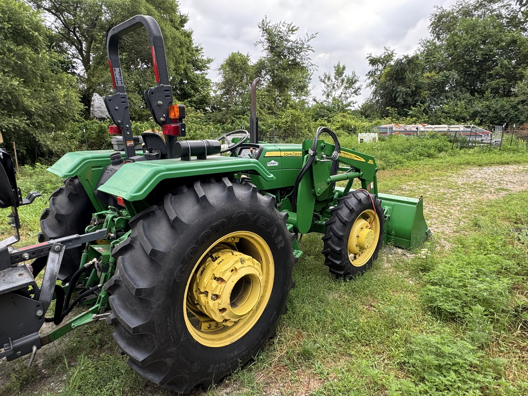 2010 John Deere 5065E Image 2