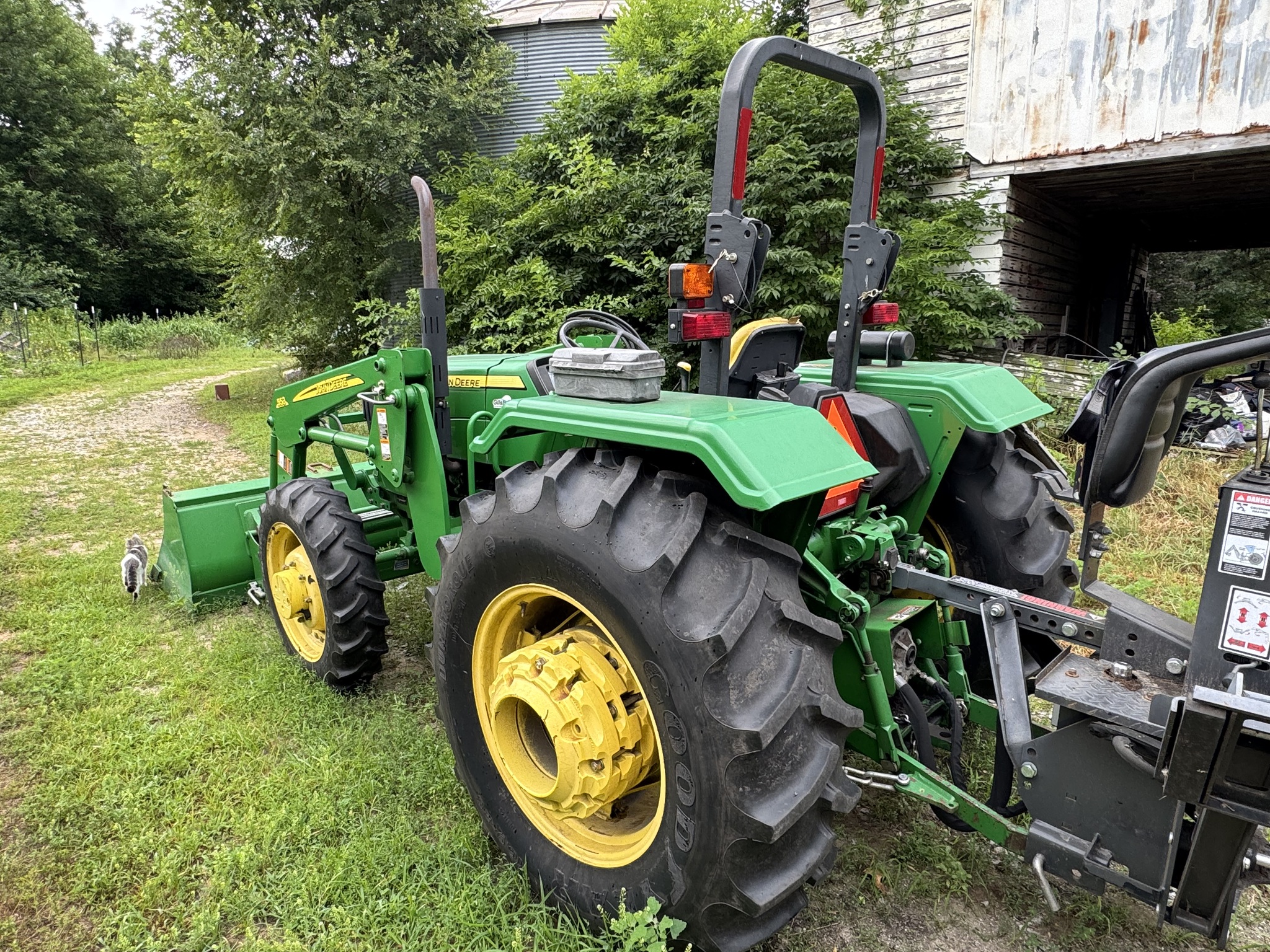 2010 John Deere 5065E Image 3