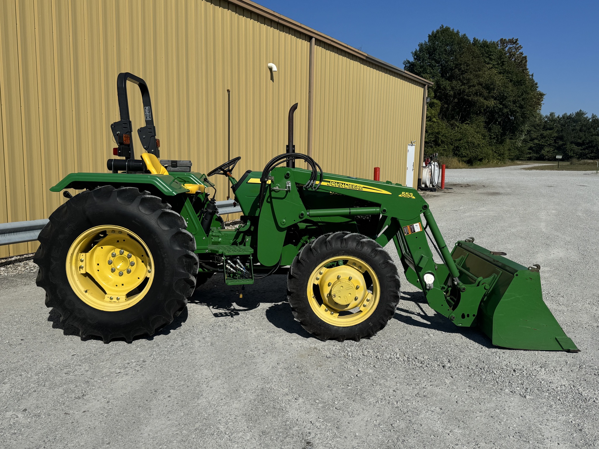 2010 John Deere 5065E Image 2