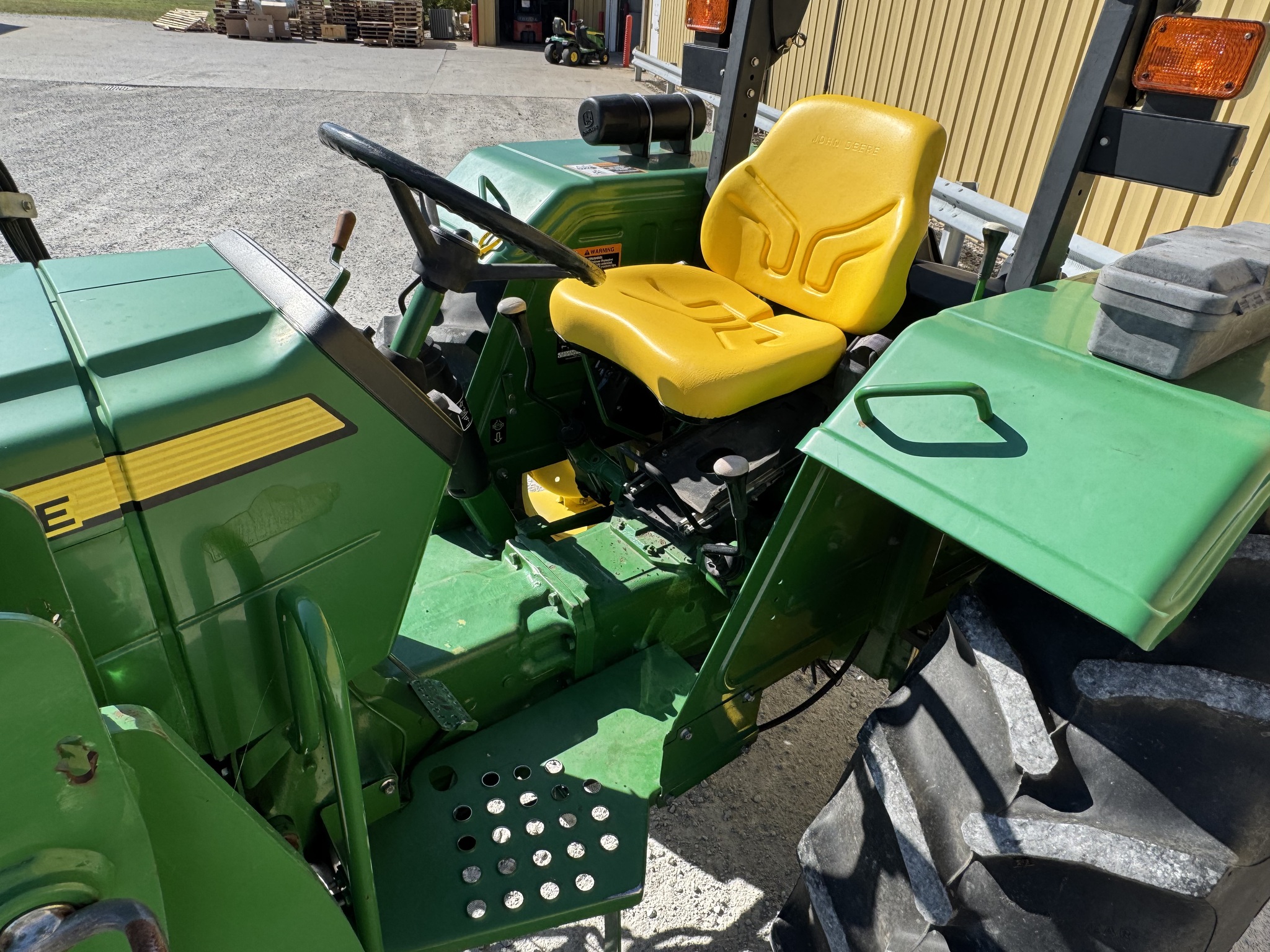 2010 John Deere 5065E Image 9