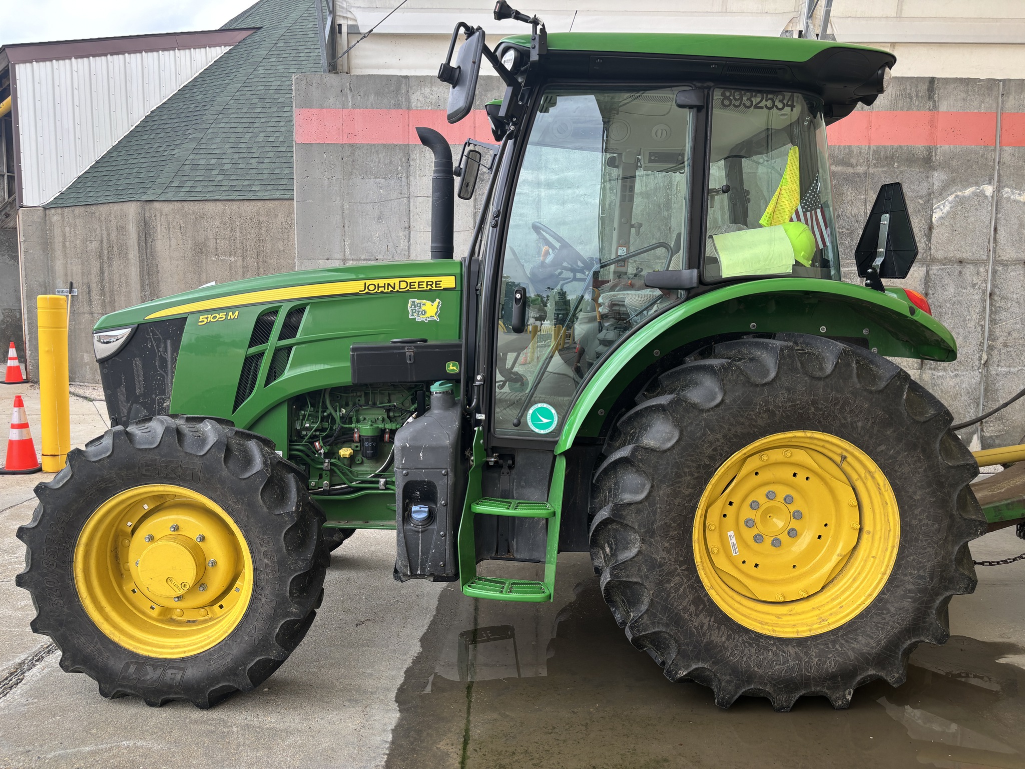 Used 2023 John Deere 5105M Utility Tractors at Koenig Equipment in Anna, OH - PhotoXL2