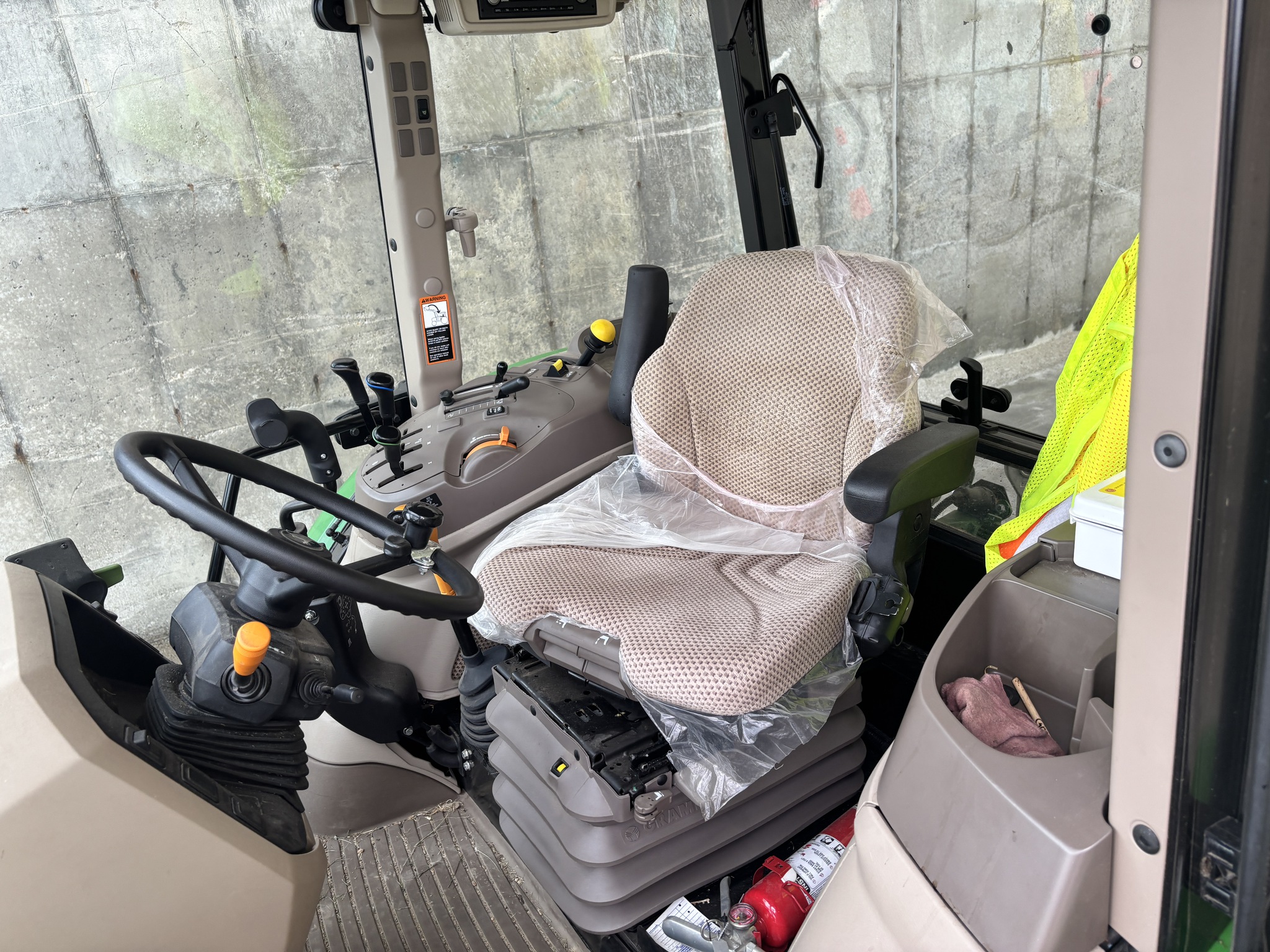 Used 2023 John Deere 5105M Utility Tractors at Koenig Equipment in Anna, OH - PhotoXL3