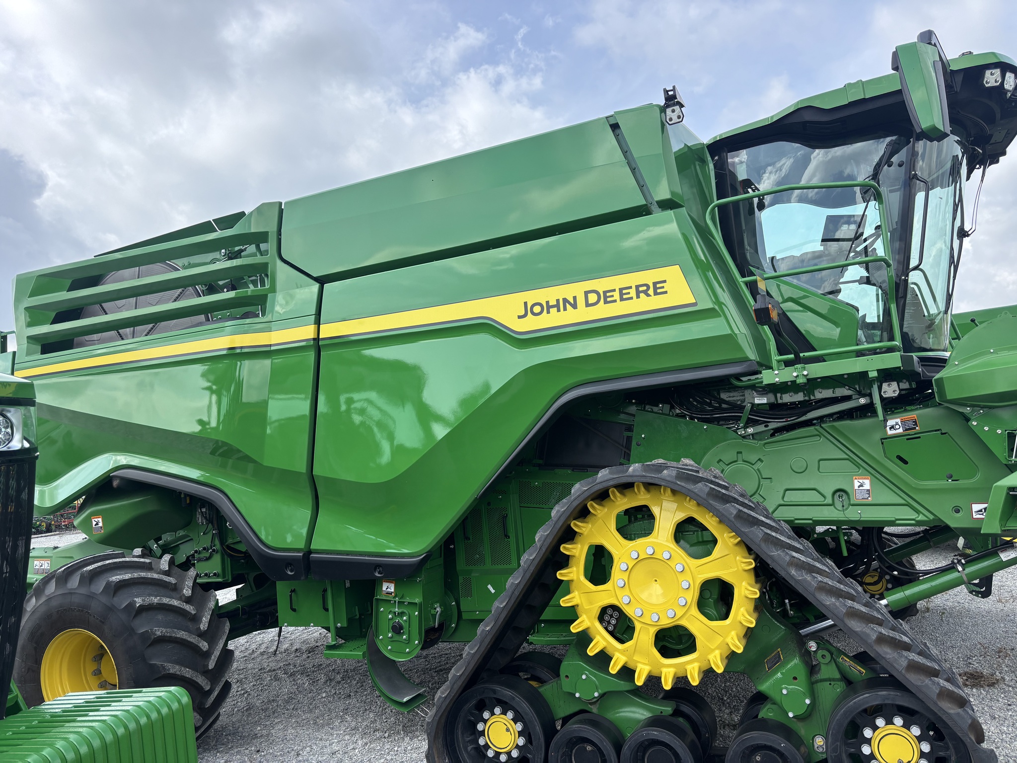 2024 John Deere X9 1100 Image 2