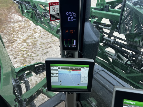 2024 John Deere 616R - Photo42