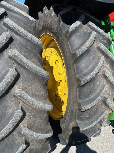 2023 John Deere 8R 340 Image 9