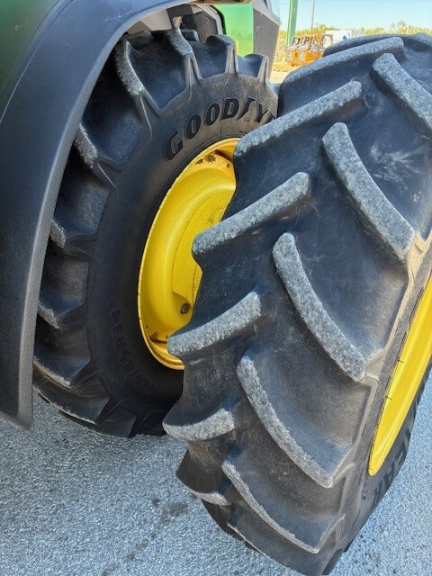 2023 John Deere 8R 340 Image 8