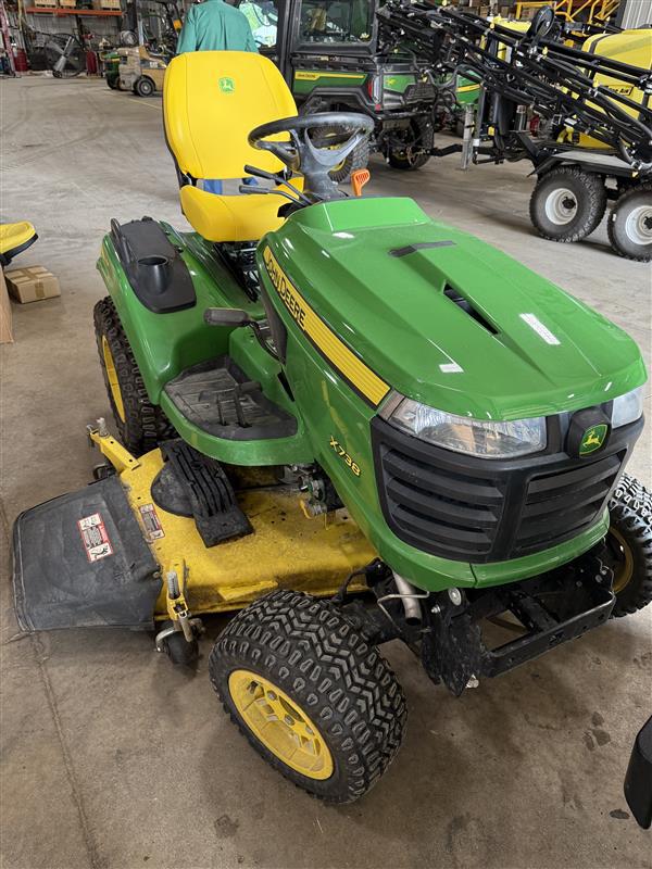 2019 John Deere X738 Image 2