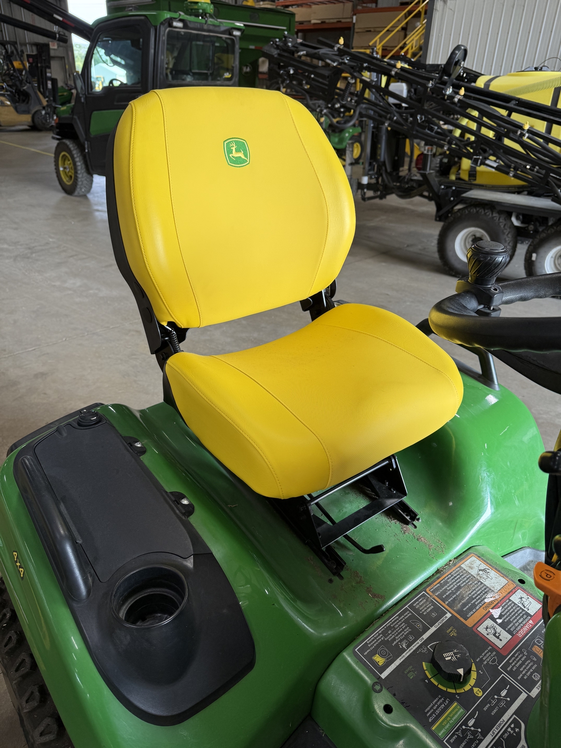2019 John Deere X738 Image 7