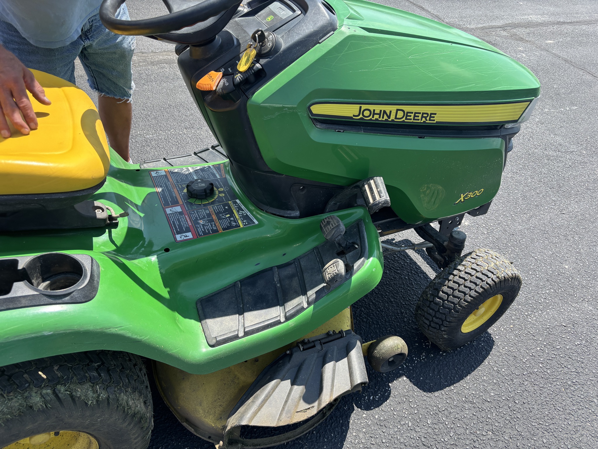 2015 John Deere X300 Image 1