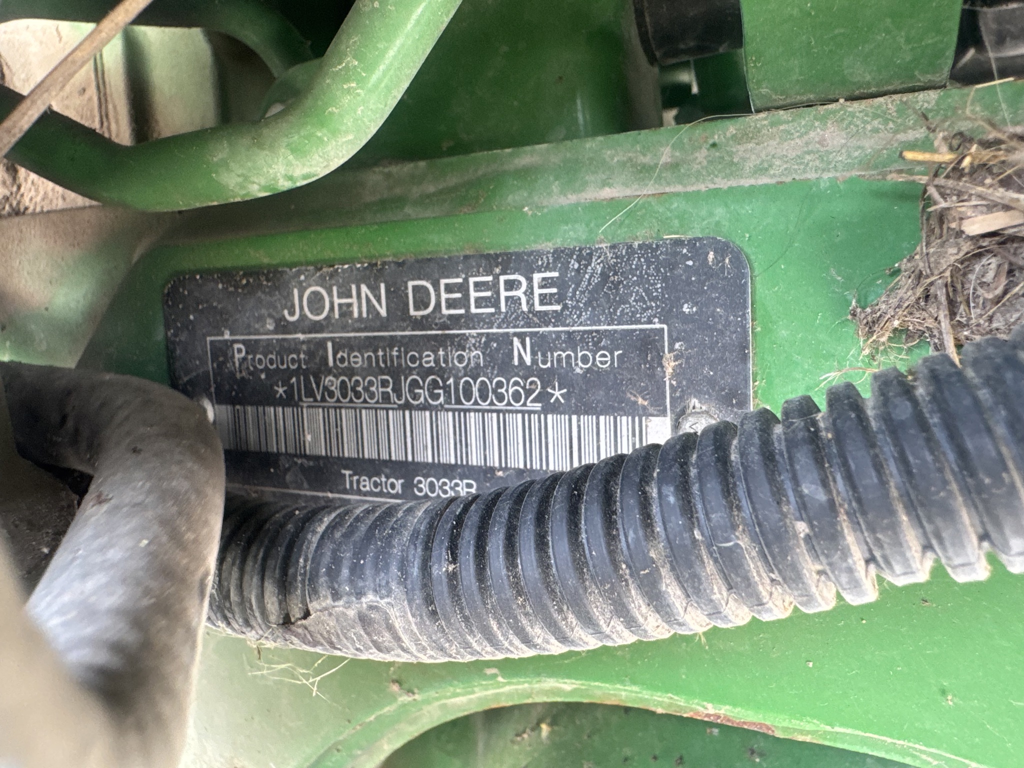 2016 John Deere 3033R Image 4