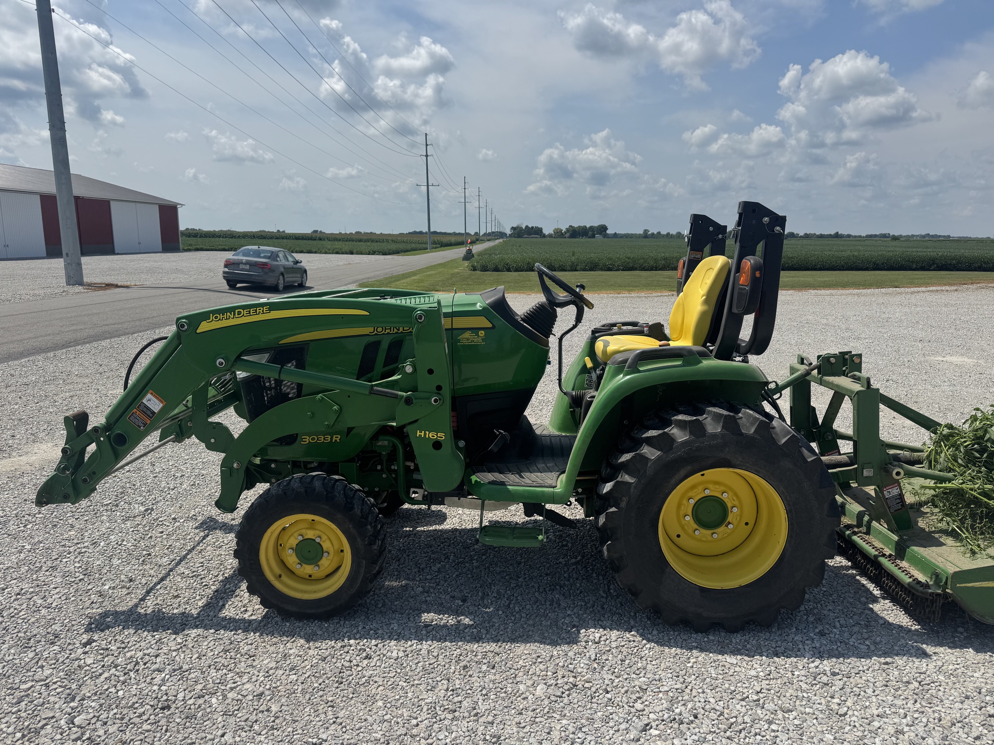 2016 John Deere 3033R Image 1