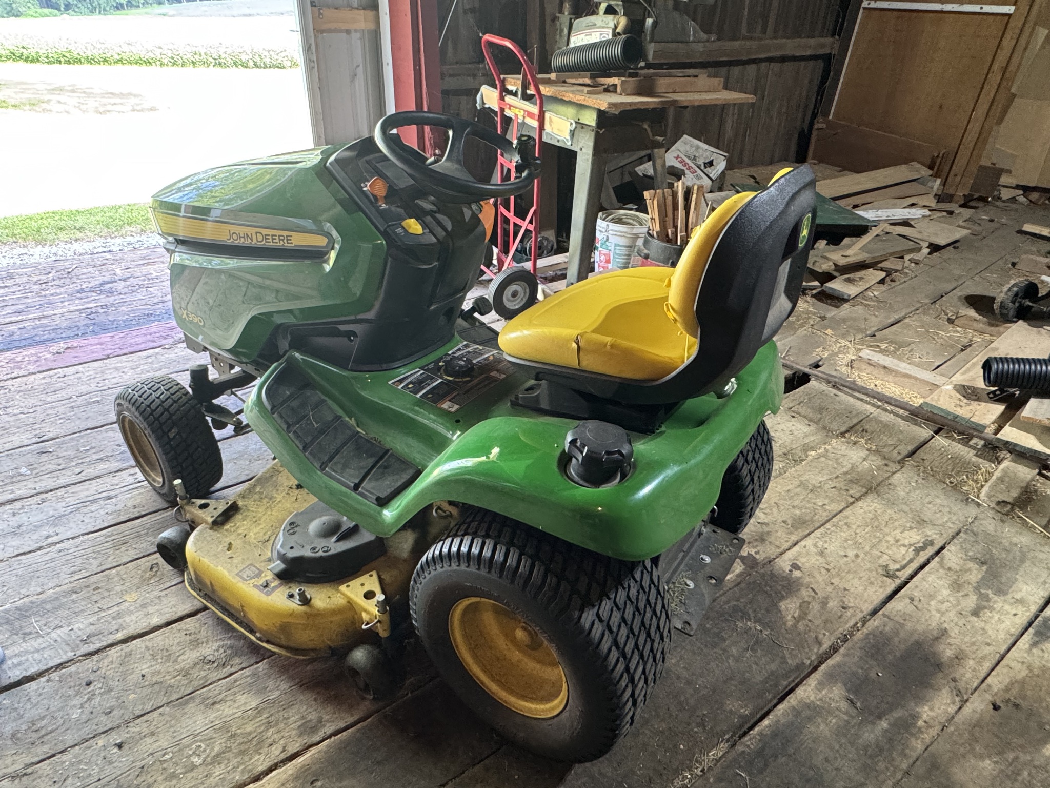 2017 John Deere X390 Image 4