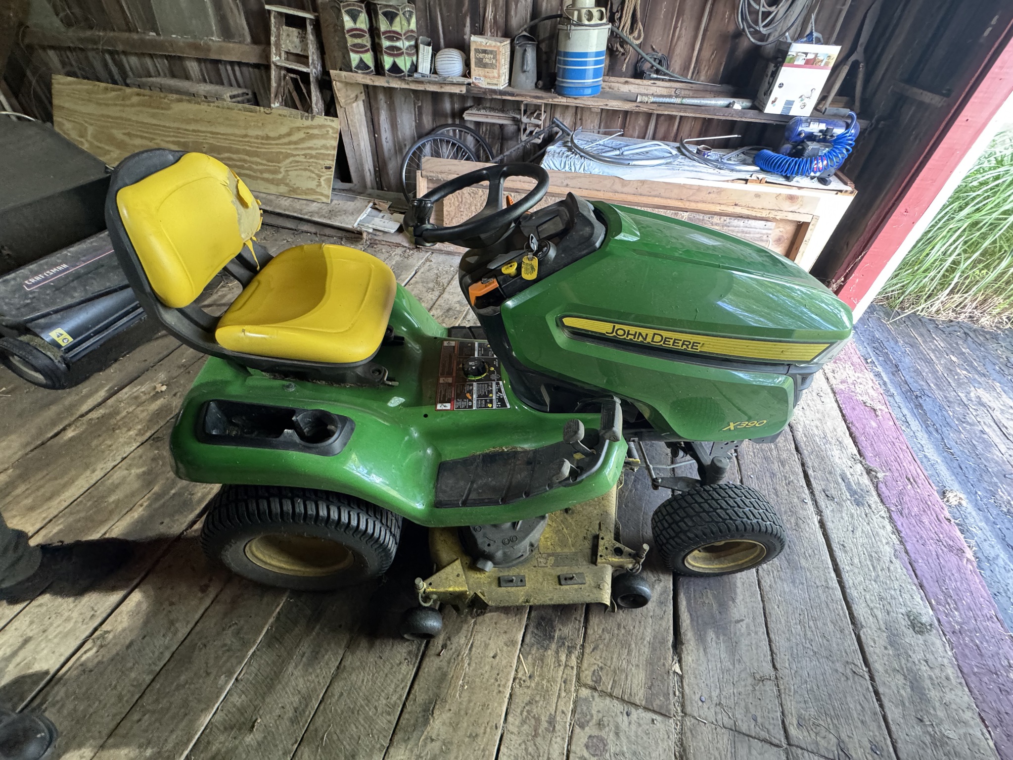2017 John Deere X390 Image 6