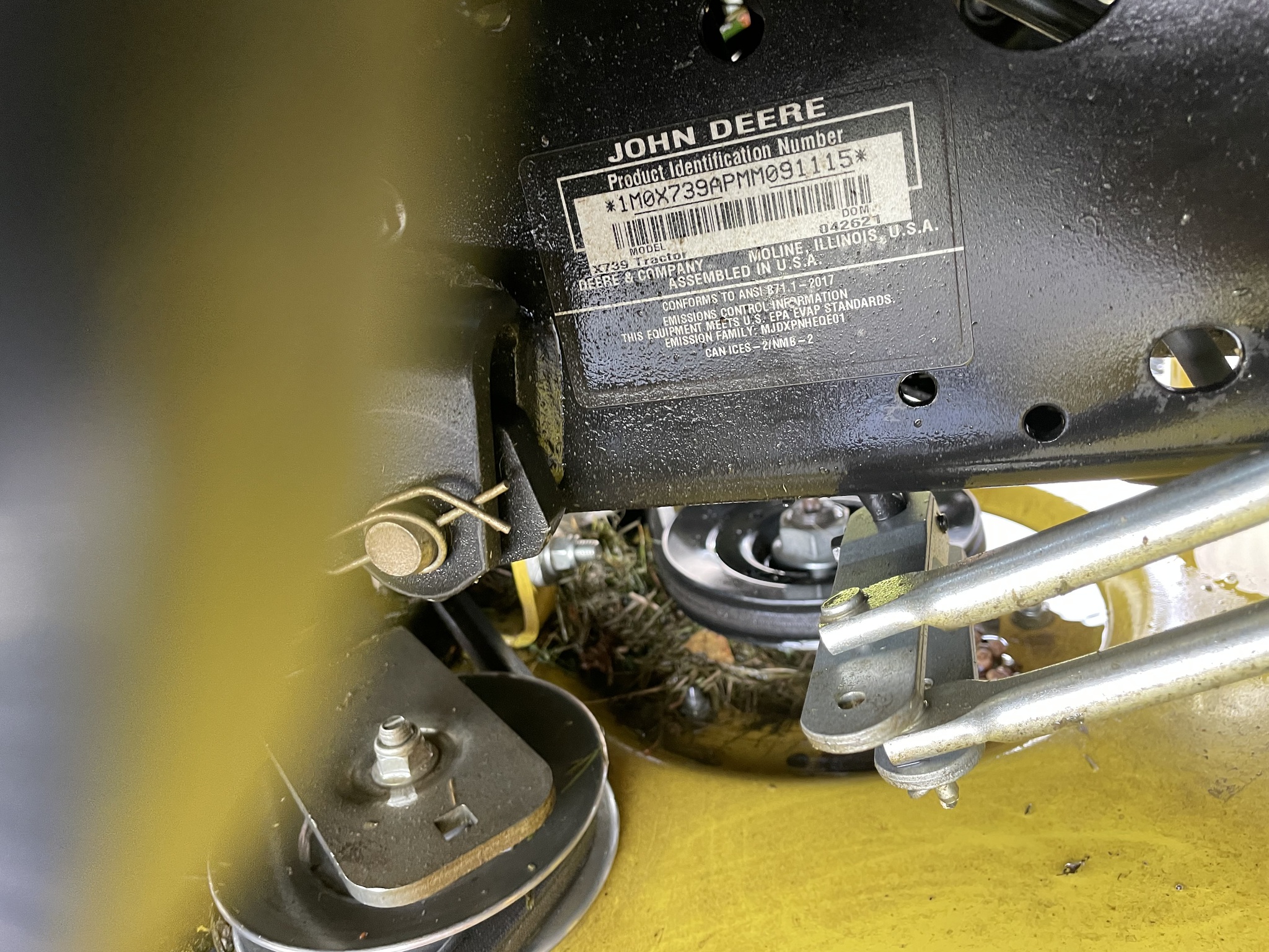 2021 John Deere X739 Image 8